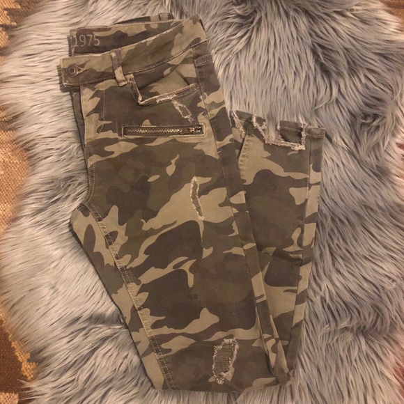 Zara Denim - Zara Z1975 distressed camo jeans Sz 4
